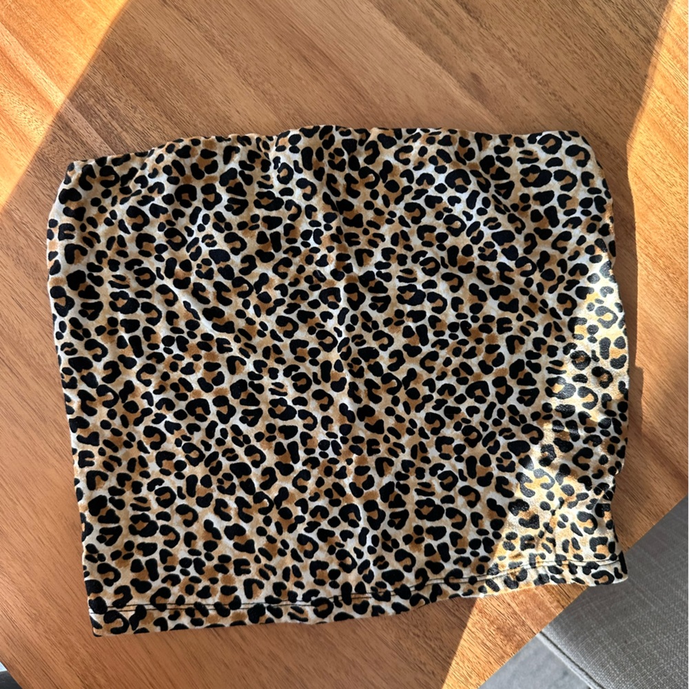 AMERICAN EAGLE CHEETAH STRAPLESS CROP TOP